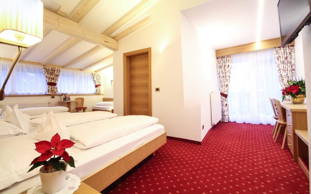 Bed and Breakfast Garni Crepaz Wolkenstein in Gröden Zimmer foto