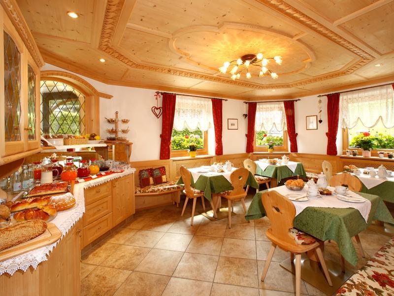 Bed and Breakfast Garni Crepaz Wolkenstein in Gröden Exterior foto