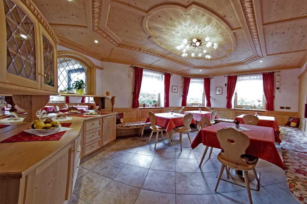Bed and Breakfast Garni Crepaz Wolkenstein in Gröden Exterior foto