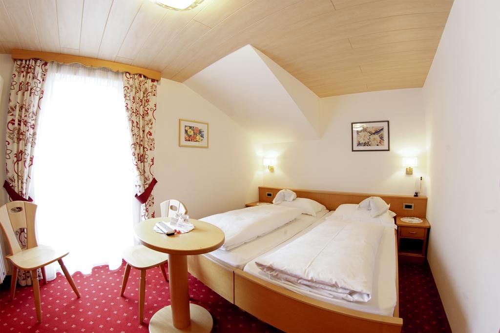 Bed and Breakfast Garni Crepaz Wolkenstein in Gröden Exterior foto
