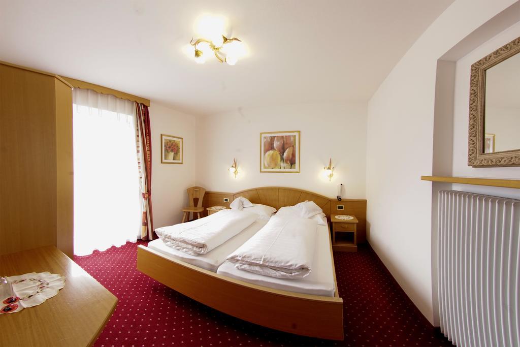 Bed and Breakfast Garni Crepaz Wolkenstein in Gröden Exterior foto
