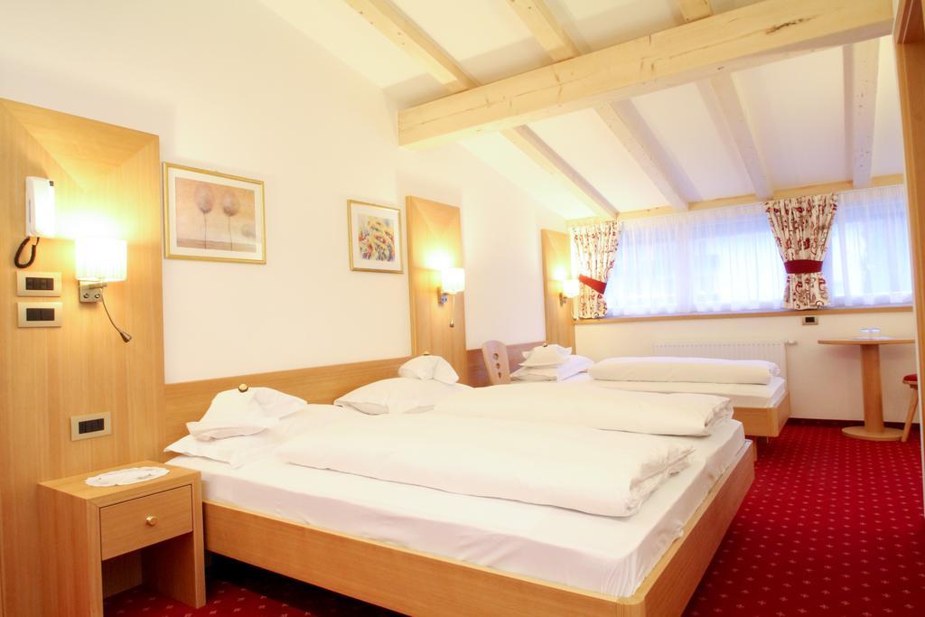 Bed and Breakfast Garni Crepaz Wolkenstein in Gröden Exterior foto