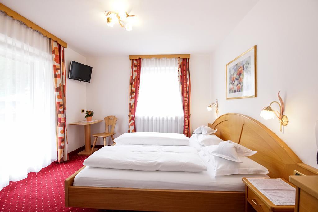 Bed and Breakfast Garni Crepaz Wolkenstein in Gröden Exterior foto